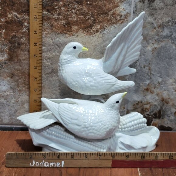 Vintage Large Porcelain Pair White Doves Bird Figurine Repaired - Picture 7 of 14